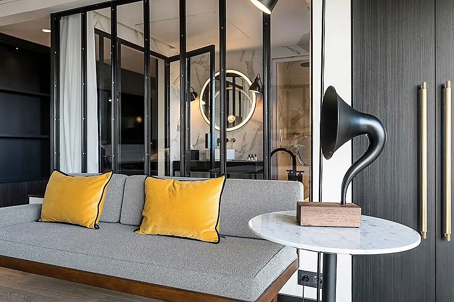 Laz' Urbain 4* Paris